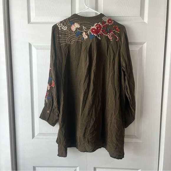 JOHNNY WAS Silk Peasant Blouse Army Green Embroidered Size Large - Picture 6 of 8